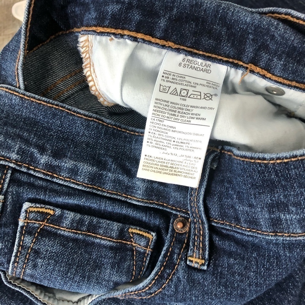 Old Navy Original Denim Mid rise  Jeans Size 6 - Picture 5 of 7